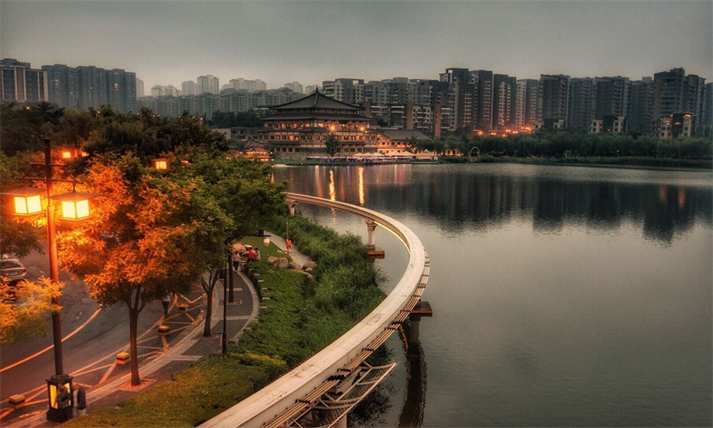 新闻稿：西安市雁塔区朱雀大街：城市核心 繁华所在