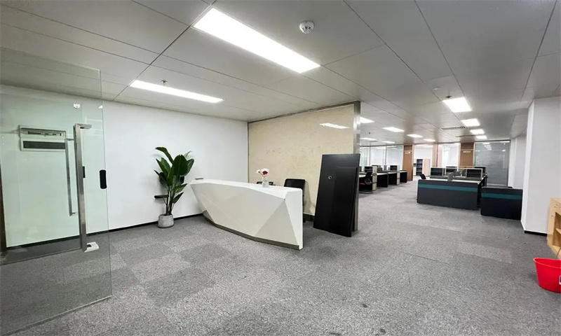 西北国金中心 B座  