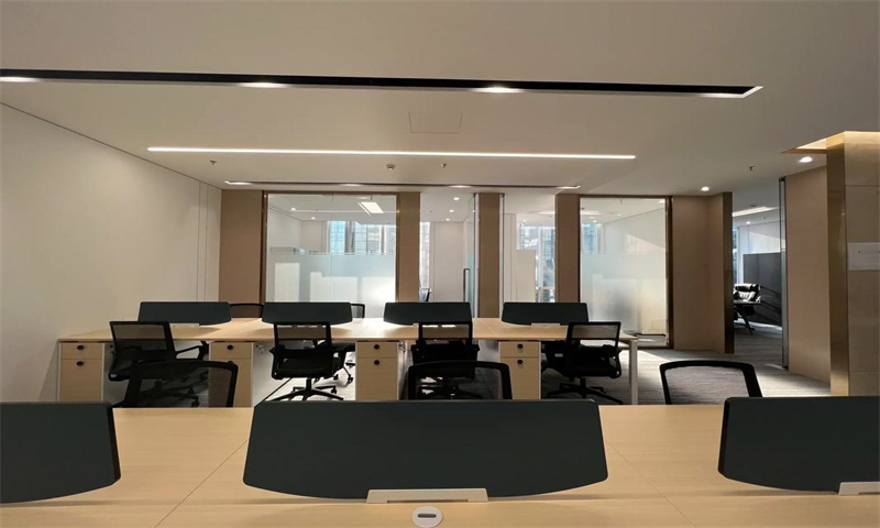 《西安市新城区公交商务大楼：城市活力的新地标》